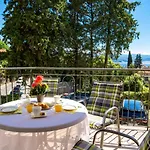 All For You - With A Swimming Pool Apartament